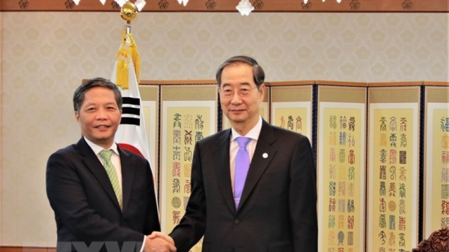 Party official pays working visit to RoK to seek closer ties